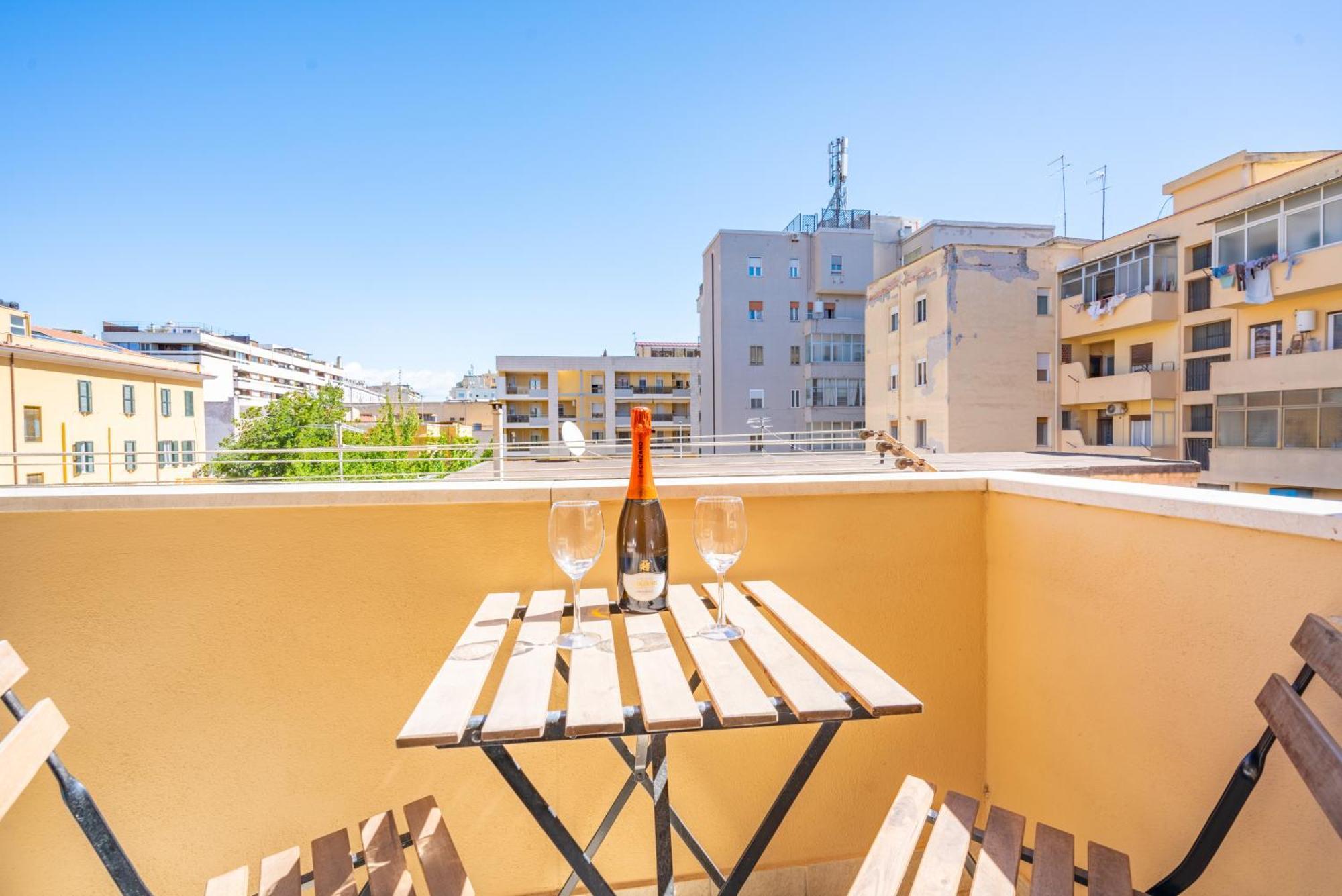 Puccini Apt - Centro Citta - Wifi - Ac Cagliari Exterior photo
